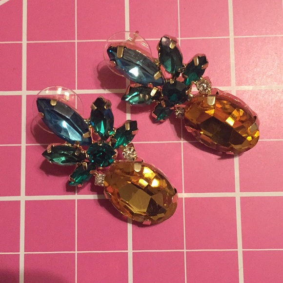 30% OFF NWT New pineapple earrings stud crystal - Picture 8 of 8